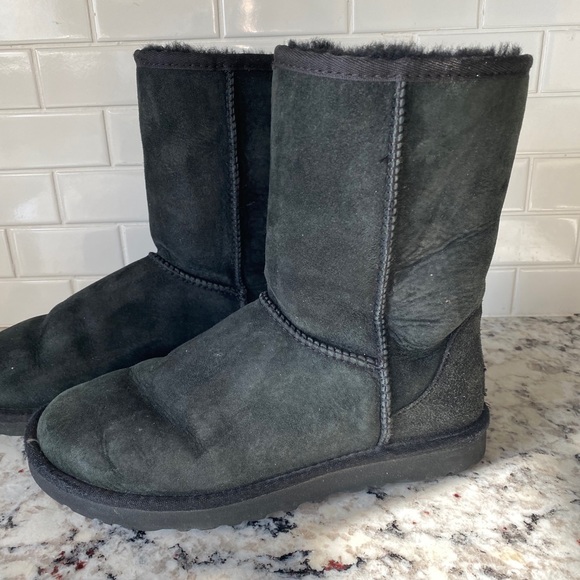 Ugg Classic Short Boots - Picture 2 of 4